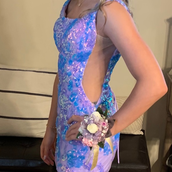 Formal dress - Picture 2 of 5